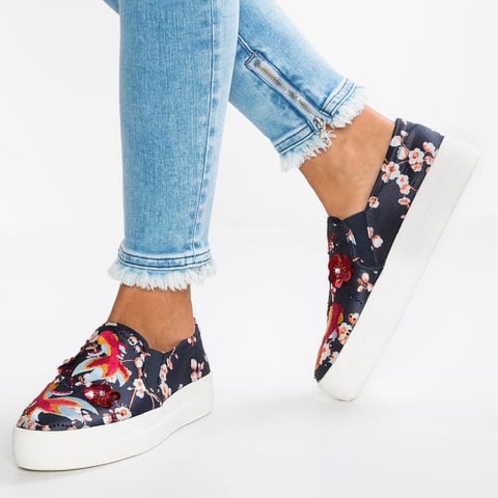 Topshop | THEORY Goldfish Embellished Sneakers 7.5